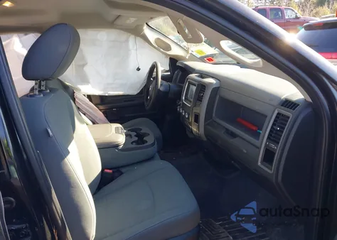 2018 Ram 1500 Express 4X4 6'4 Box из США, поврежденный, VIN 1C6RR7FG3JS222877